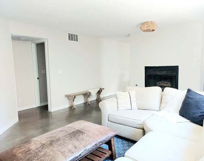 Building Photo - 1624 San Miguel Dr