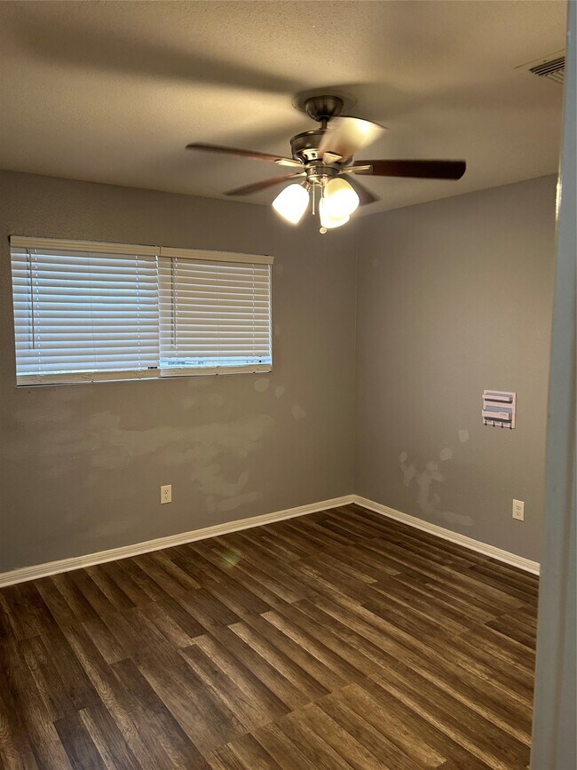 Building Photo - 2336 N Pearland Ave