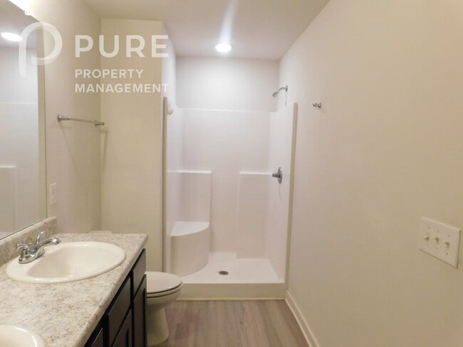 Building Photo - 672 The Heights Ln