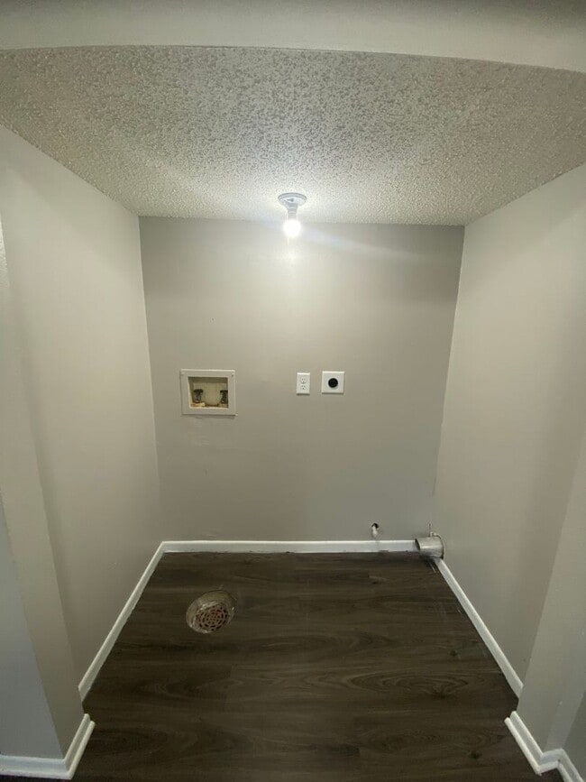 Building Photo - 1549 Pleasant View Dr