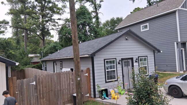 Building Photo - 10157 Barberry St