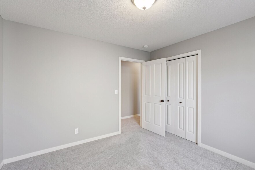 Building Photo - 14246 Garden Way N