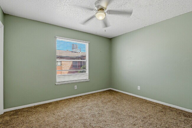 Building Photo - 3-Bedroom Duplex with Refrigerated AC.