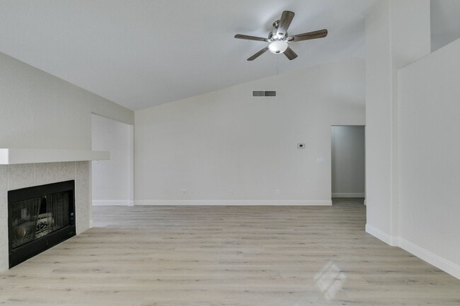 Building Photo - Lovely 1 story home near Warm Springs and Green Valley Pkwy with LARGE backyard!