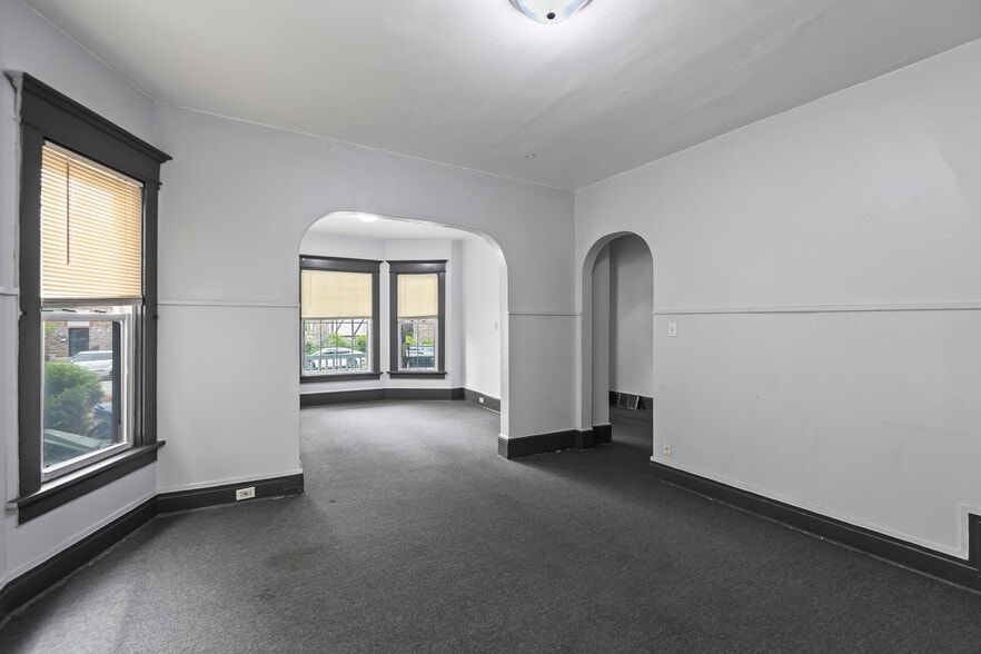 dining room 2 - 2514 N Oakland Ave