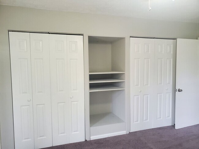 Building Photo - Spacious 4 bedroom in Berkshire West!