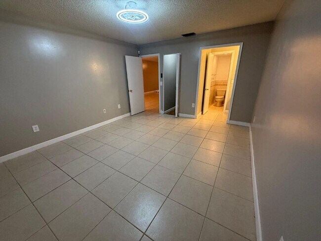 Building Photo - 1410 S Federal Hwy