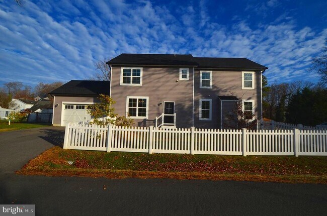 Building Photo - 3541 Oak Dr