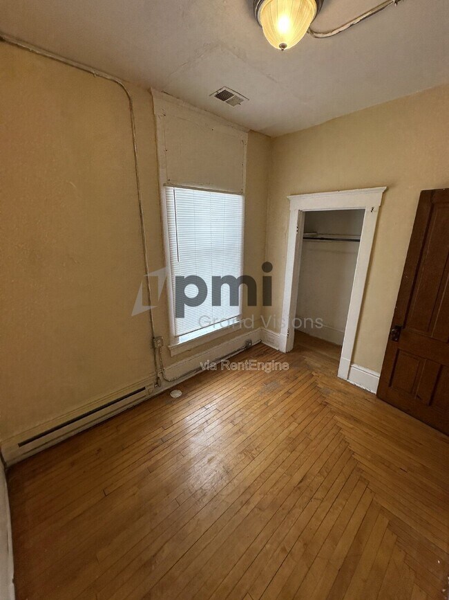 Building Photo - 601 Monroe Ave