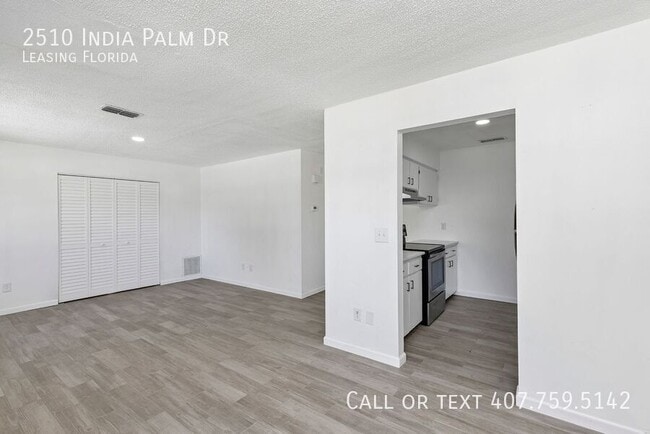 Building Photo - 2510 India Palm Dr