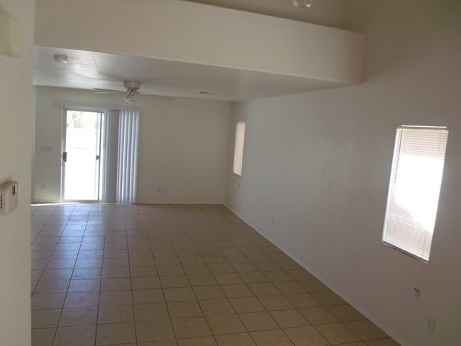 Building Photo - Large Single Family Home in Northwest