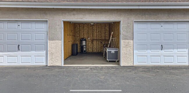 Building Photo - 3610 Strawberry Field Grove