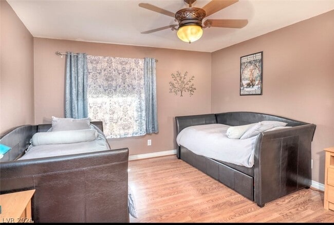 Building Photo - Fully furnished!