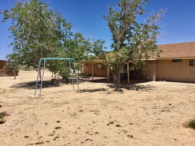 Building Photo - Huge House on a 2 1/2 acre lot in  North J...