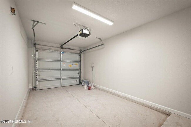 Building Photo - 844 Hartshill Pl