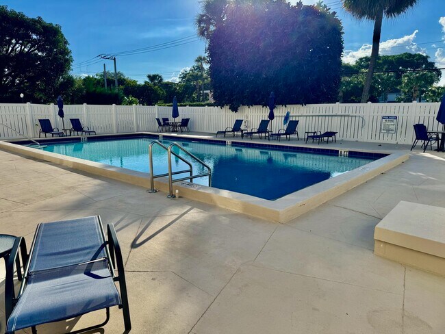 Building Photo - 1527 S Flagler Dr