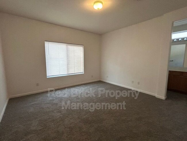 Building Photo - 3577 Santiago Ave