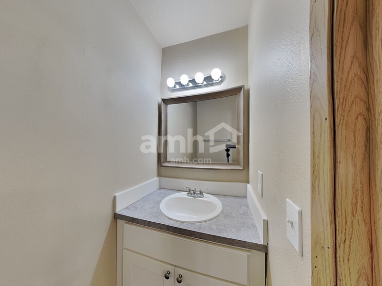 Building Photo - 16966 SW Steele Way