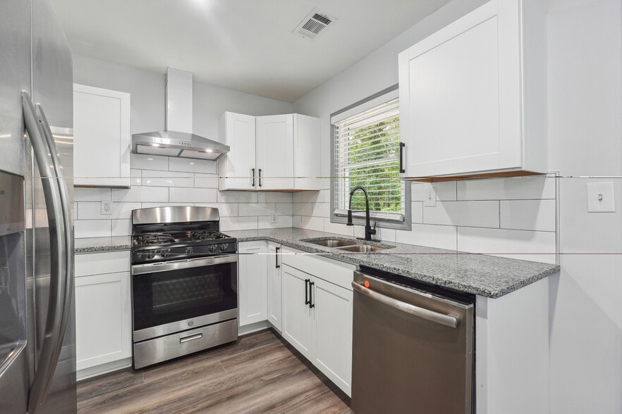 Building Photo - 2899 Gresham Rd SE