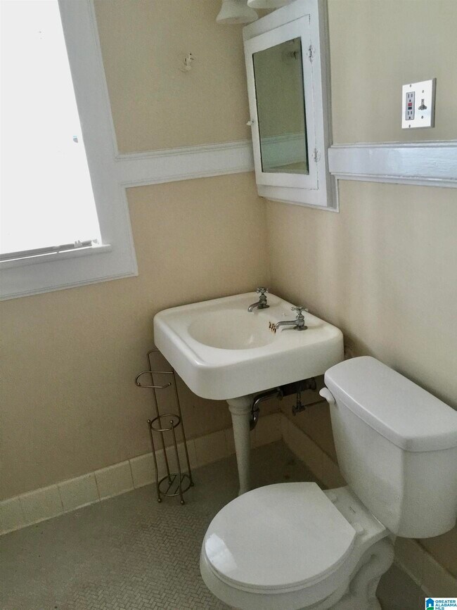 Building Photo - 1412 Smolian Pl