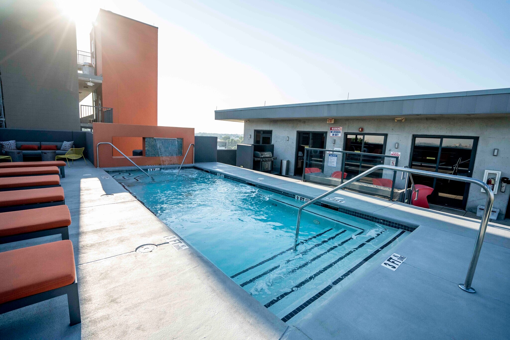 SkyPad pool! Yes, its a hot tub in the winter! - 480 John Wesley Dobbs Ave NE