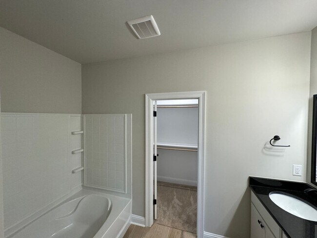 Building Photo - Like New Construction in Haughton...