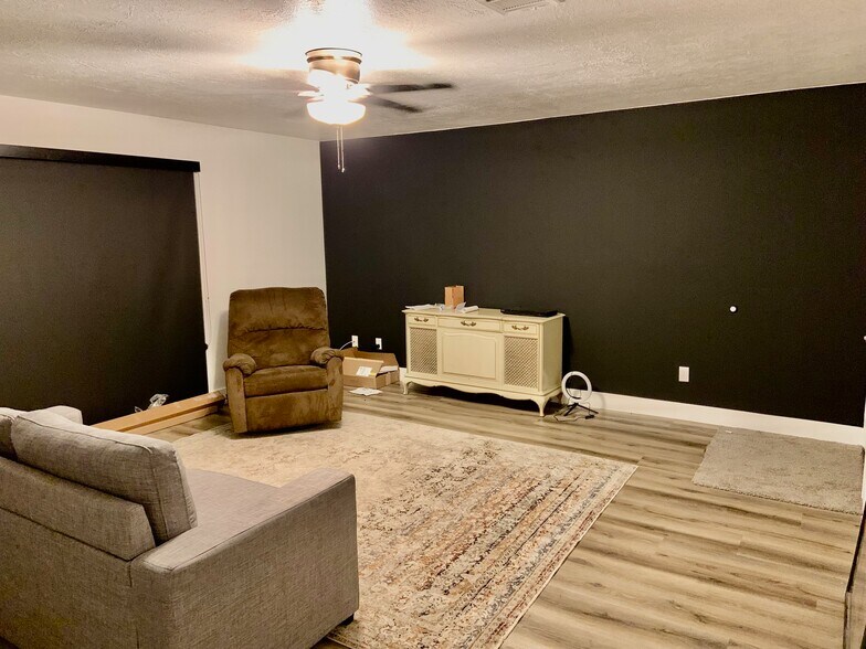 Building Photo - 1150 W 360 N