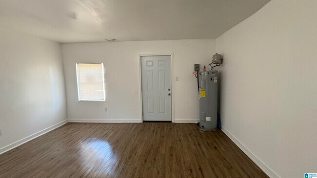 Building Photo - 1310 Steiner Ave SW