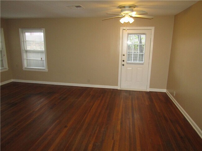 Building Photo - East Austin 3x2 Home Near Downtown & UT