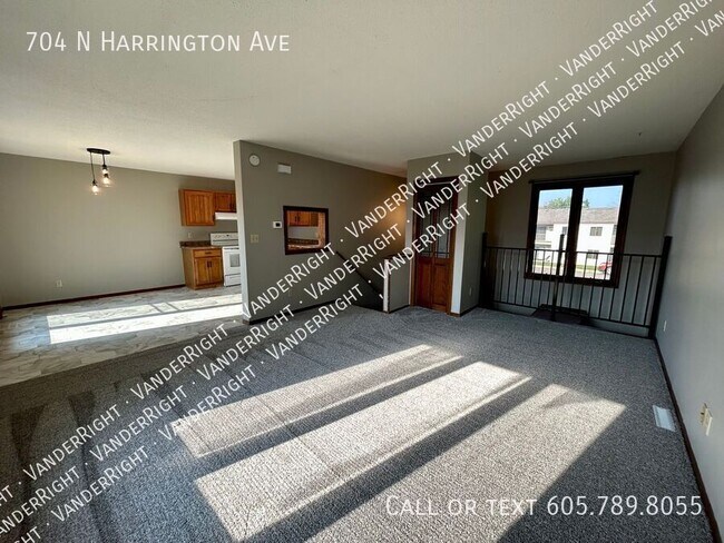 Building Photo - 704 N Harrington Ave
