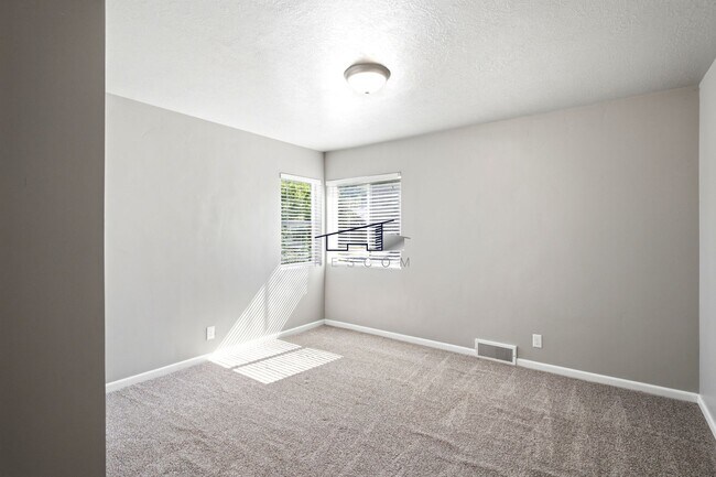 Building Photo - Updated 4-Bedroom Home for Lease in Ogden!