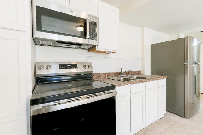 Building Photo - Spacious Backhouse Near Texas Tech, and Medical Centers!!