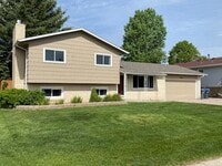 Building Photo - Beautiful 4 Bedroom Quad Level Located in Buffalo Ridge!!!!