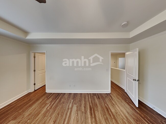 Building Photo - 4502 Tarpon Dr