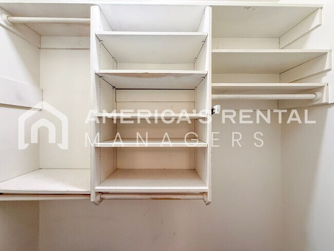 Building Photo - Fantastic 1 Bedroom, 1 Bath Condo for Rent...
