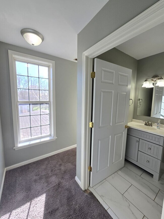 Building Photo - Updated 3 Bedrooms, 1.5 Bathrooms on a Dou...