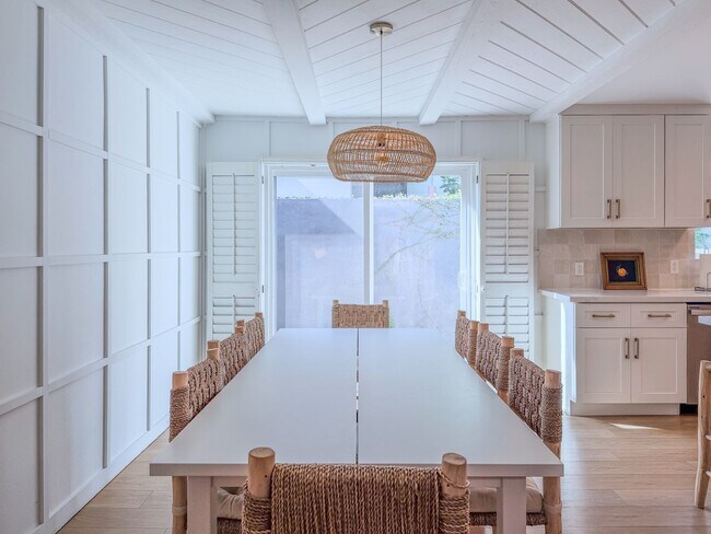 Building Photo - 4954 Dolphin Way