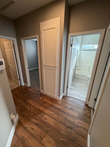 Building Photo - 1605 Paseo Flores Dr