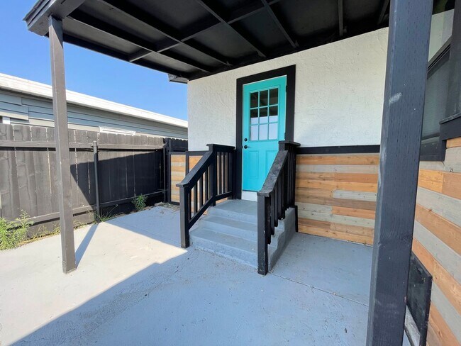 Building Photo - 1846 Klauber Ave