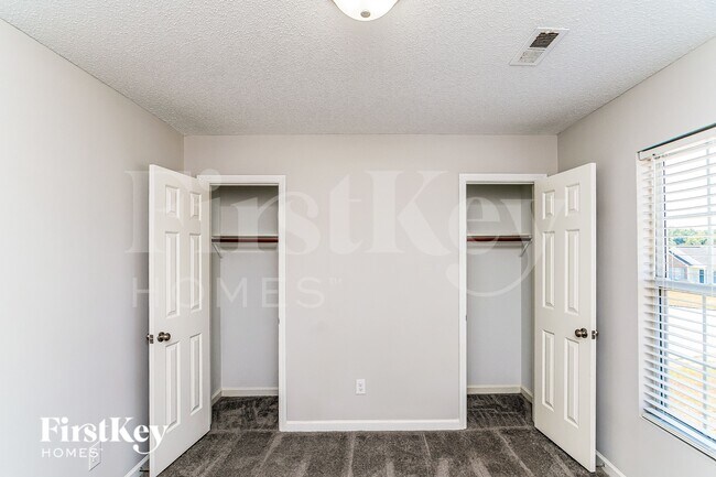 Building Photo - 2466 Shadow Valley Rd
