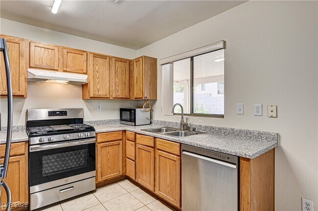 Building Photo - 6369 Bushkill Creek Ct