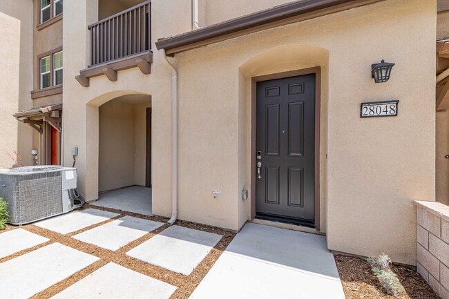 Building Photo - Brand-new must-see 3-bedroom townhome near...
