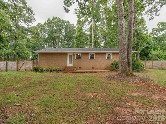 Building Photo - 5646 Oak Dr