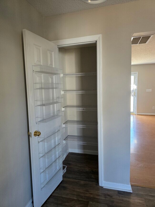 Building Photo - 2204 Ventana Ln