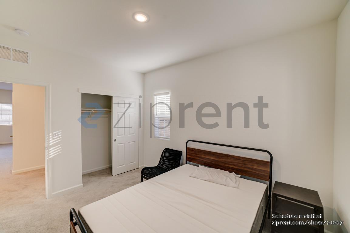 Building Photo - Unit