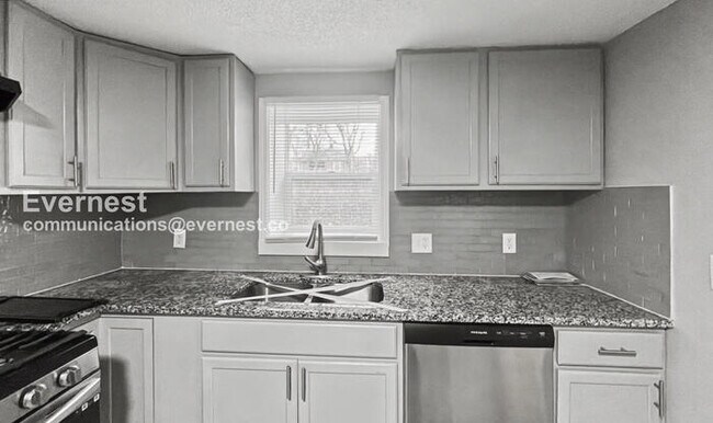 Building Photo - Spacious 3-Bedroom Home with Deck and Modern Appliances