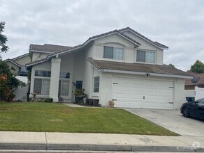 Building Photo - 4 bedroom 2.5 bath + Office Home in beauti...