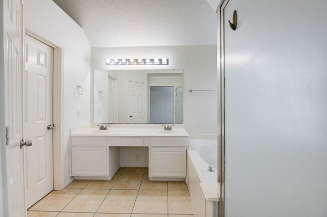 Building Photo - 1326 Chesterpoint Dr