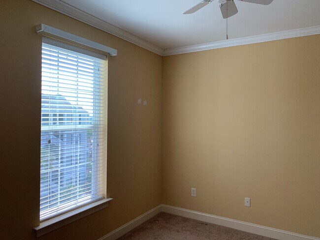 Building Photo - Spacious 3 Bedroom, 2 Bath Condo at The Vi...