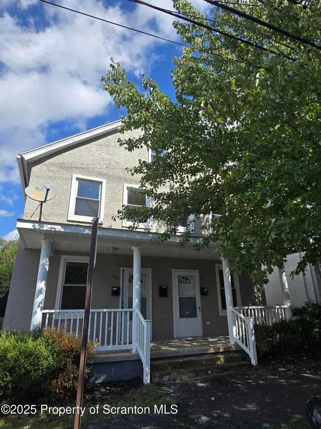 Primary Photo - 323 Larch St